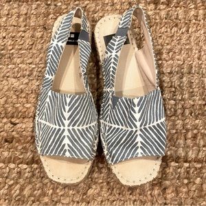 Marimeko by Uniqlo flats, blue. Marked L, equivalent to US8.